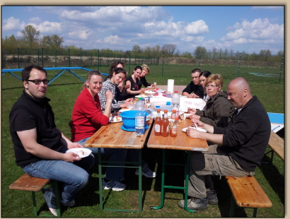 fleiige Flinke Pfoten beim Schmaus