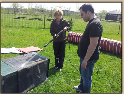Gabi und Mark beim Kärchern
