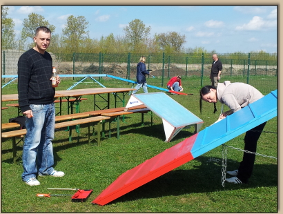 Claudi und Lars beim Streichen