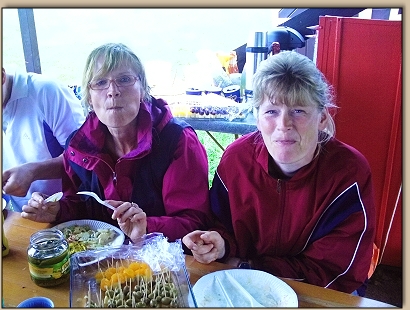Gabi und Rica beim Gaumenschmaus