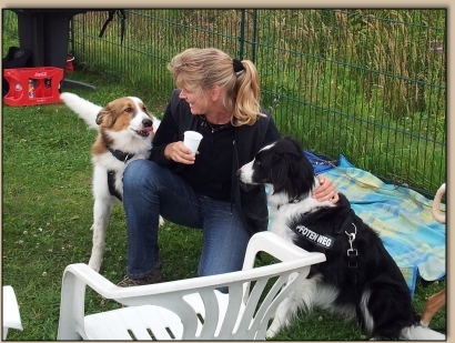 Rica mit ihren Hunden