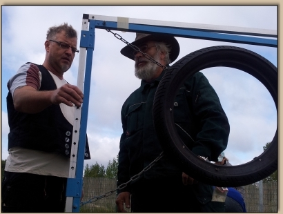 Uwe und Roger am Reifen
