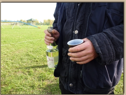 Andi als Getrnkehalter