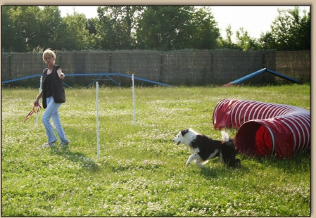 Gabi mit Ronja beim Abstandstraining