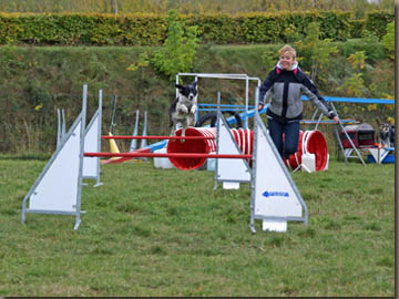Denise und Tessa, mit Feuereifer bei der Sache