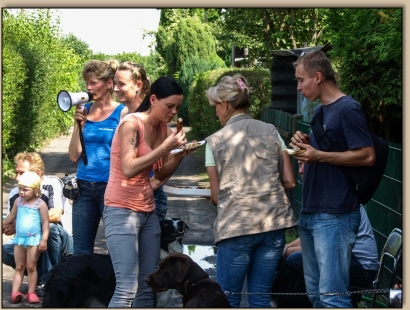 Sky springt freudig die H�rden