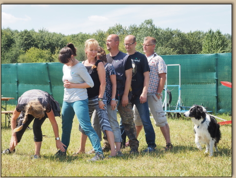 Ronny denkt gar nicht daran, durch die Beine zu laufen