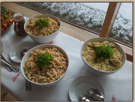 Nudelsalat und Eiersalat