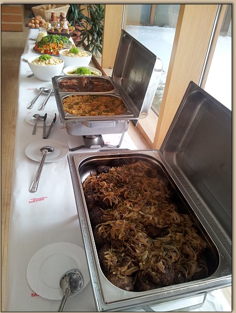 Bouletten mit Zwiebeln und Kassler mit Sauerkraut