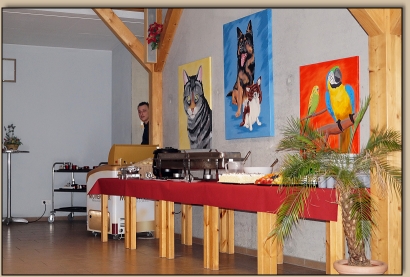 Lars wartet auf den Ansturm auf das Buffet