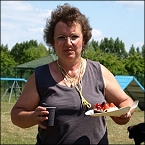 Steffi mit leckerer Erdbeertorte