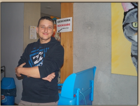 Lars empfngt uns im Caf