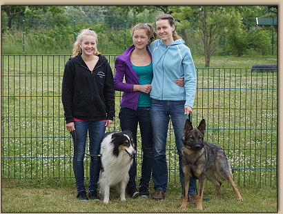 Tina mit ihren Mdels und Hunden Nala und Sina