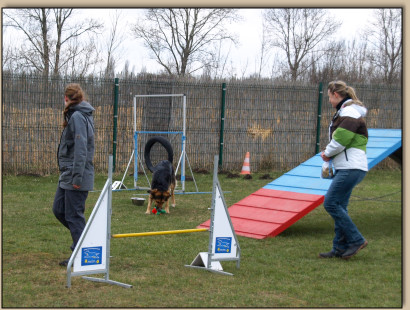 Maria mit Nando - Kerstin kontrolliert den Spielablauf