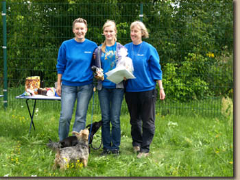 Terry setzte sich mit ihrem Benny durch und konnte den Pokal mit nach Hause nehmen