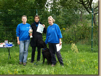 Auch Inga und Rosalie errangen einen Pokal